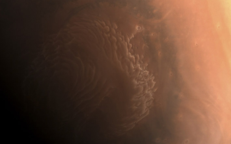 “天问一号”传回高清火星照